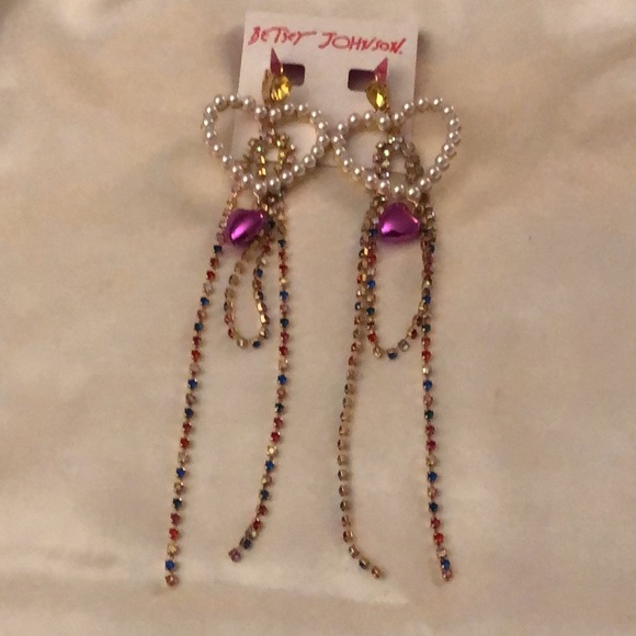 Betsey Johnson Faux Pearl Open Frame Heart Chandelier Earrings With Fringe NWT - Picture 7 of 12